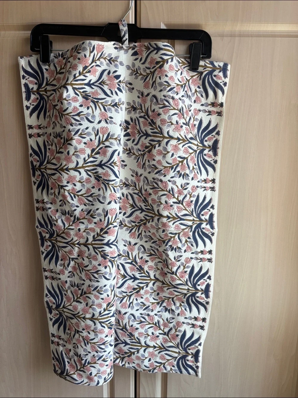Bungalow Denmark NEW DISHTOWEL Floral Jacquard Navy & Blush NWT hostess gift